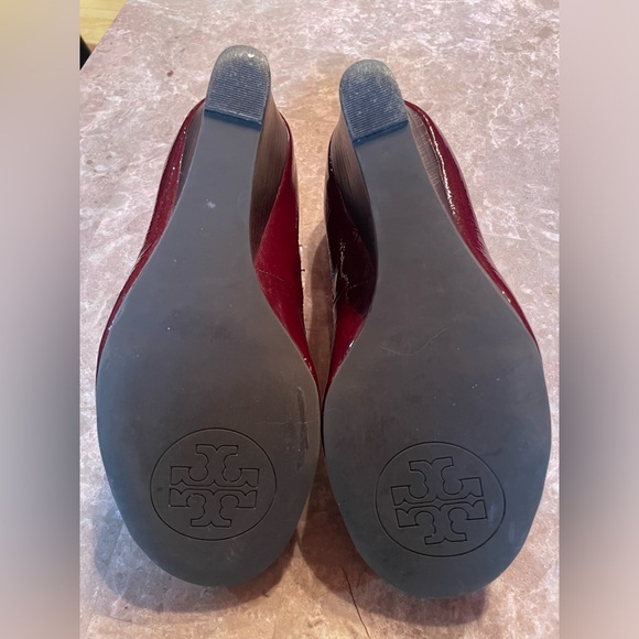Tory Burch Burgundy Flats with Gold Logo - Picture 4 of 7